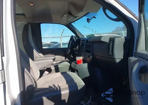 2013 Chevrolet Express 2500 Work Van z USA, uszkodzony, nr VIN 1GCWGFCA8D1126118